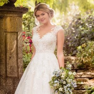 BRAND NEW (never worn) Vintage A-Line Wedding Gown